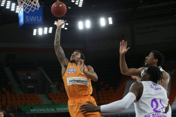 试图通过快 试图通过快