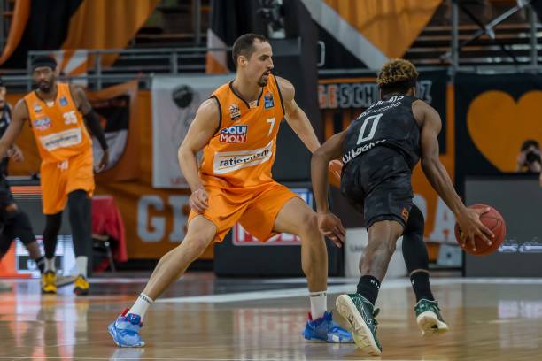 在前两局落 在前两局落