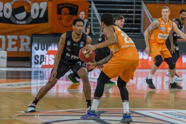 在竞争激烈 在竞争激烈